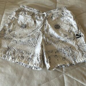 Mens PUMA SHORTS SIZE LARGE